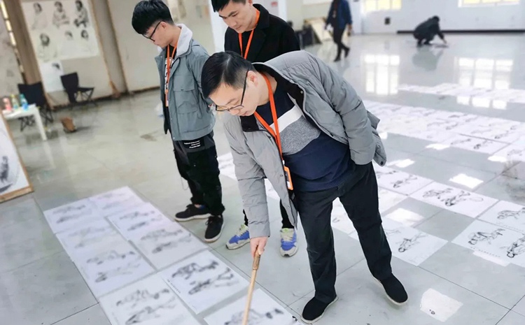 美术生考入了三本的民办大学要复读吗