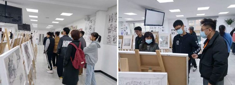 学生参观画展